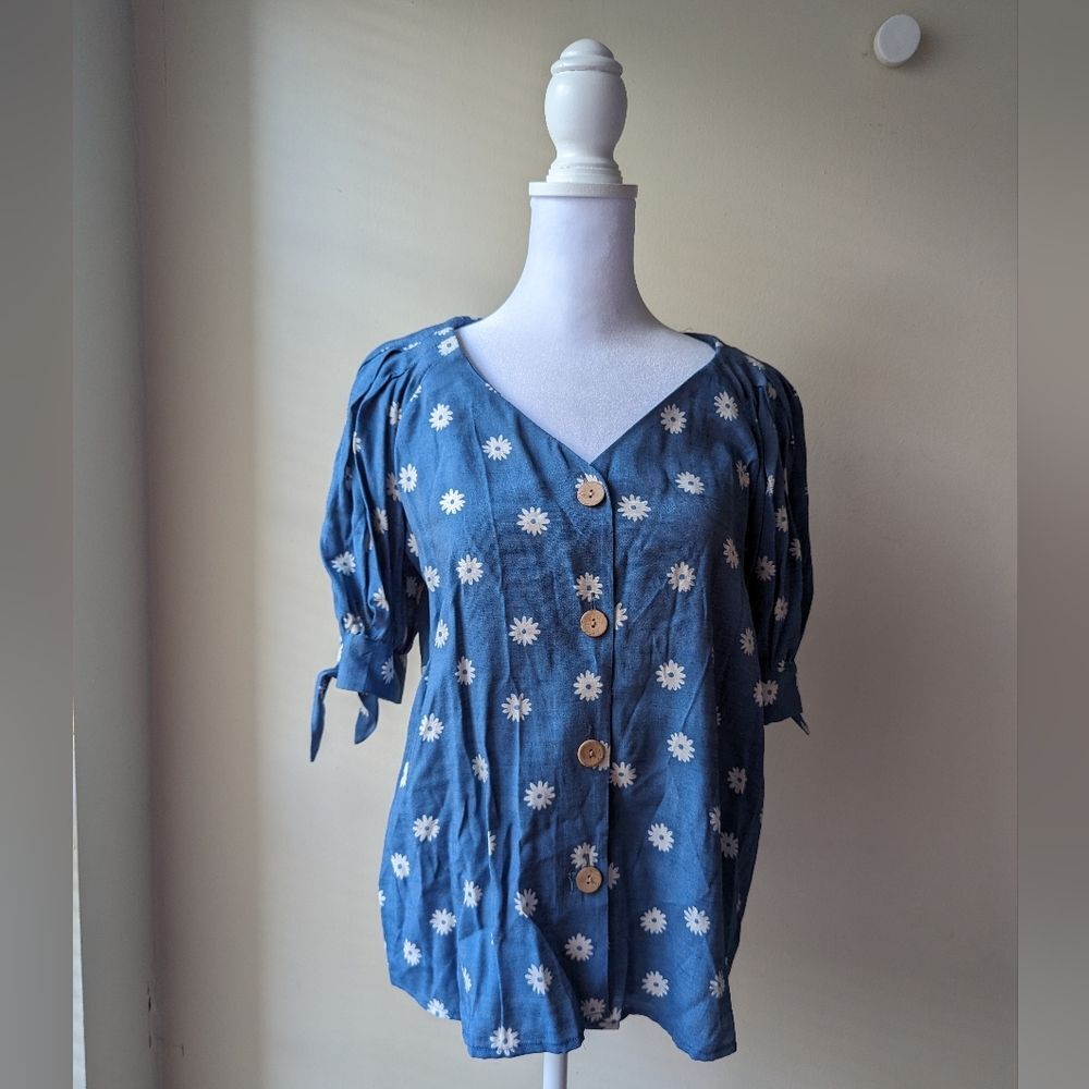 Lauren Conrad Daisy Button Front Top Small NWT